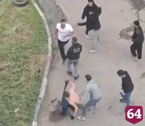 Посетители кафе не дают спать жильцам многоэтажки в Энгельсе