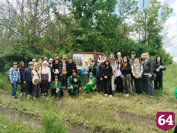 Первые туристы прошли по новой экотропе с навигацией в Саратовской области